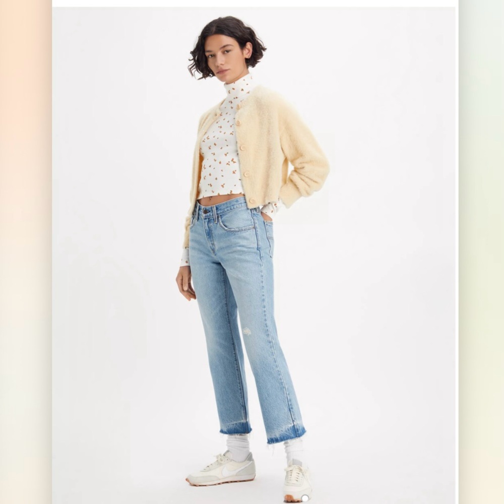 Levi’s Middy Ankle Bootcut Jeans 23 | Light Wash Cropped Raw Hem Distressed